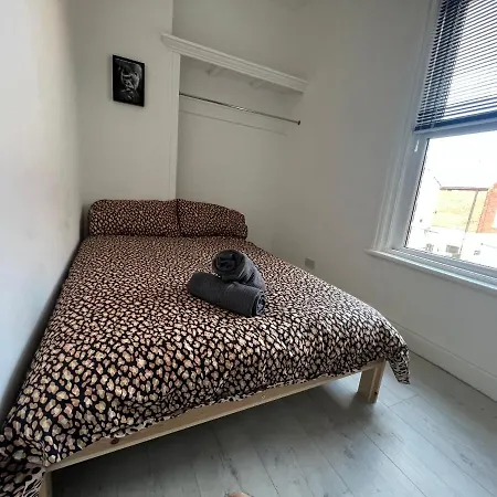 Safari Apartment, Free Parking, 10Min Walk To Blackpool Tower, Sleeps 12 Extérieur photo