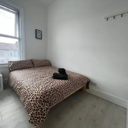 Safari Apartment, Free Parking, 10Min Walk To Blackpool Tower, Sleeps 12 Extérieur photo