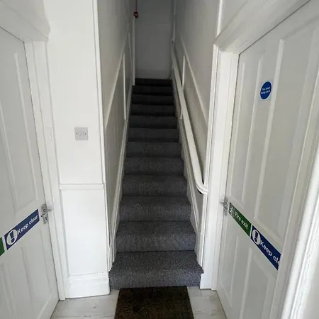 Safari Apartment, Free Parking, 10Min Walk To Blackpool Tower, Sleeps 12 Extérieur photo