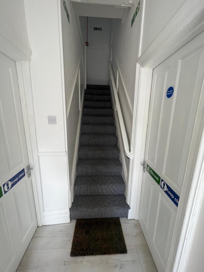 Safari Apartment, Free Parking, 10min Walk To Tower, Sleeps 12 Appartement Blackpool