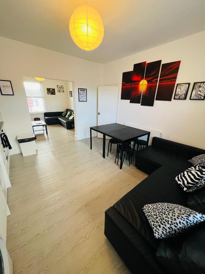 Safari Apartment, Free Parking, 10min Walk To Tower, Sleeps 12 Appartement Blackpool