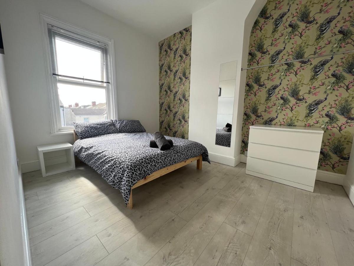 Safari Apartment, Free Parking, 10min Walk To Tower, Sleeps 12 Appartement